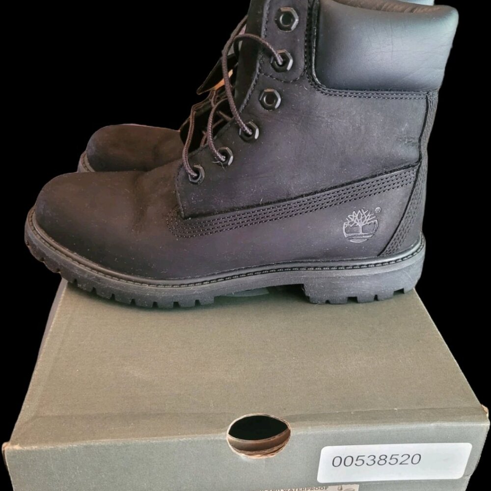 Women's Timberland boots Premium 6 Inch Black Size 7.5 Waterproof Leather